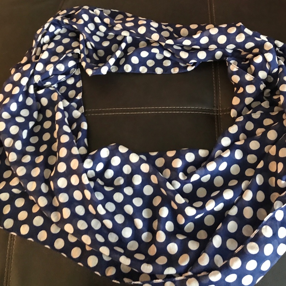 Light weight infinity scarf